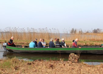 vrijwilligers van VLB IJssel en Gouw onderweg naar hooiland
